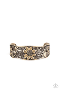 Paparazzi Accessories Daisy Paradise Brass Bracelet - Pure Elegance by Kym