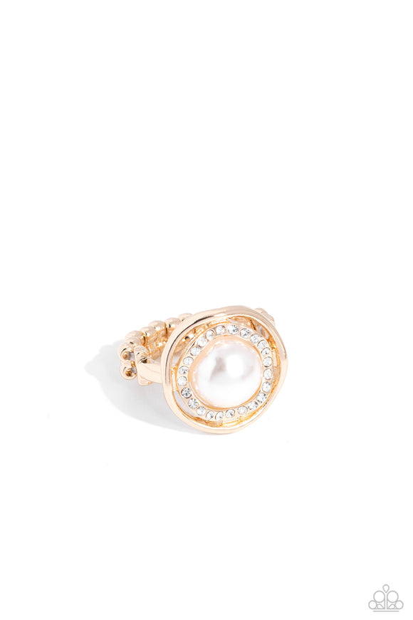 Paparazzi Jewelry Chic Center - Gold Ring - Pure Elegance by Kym